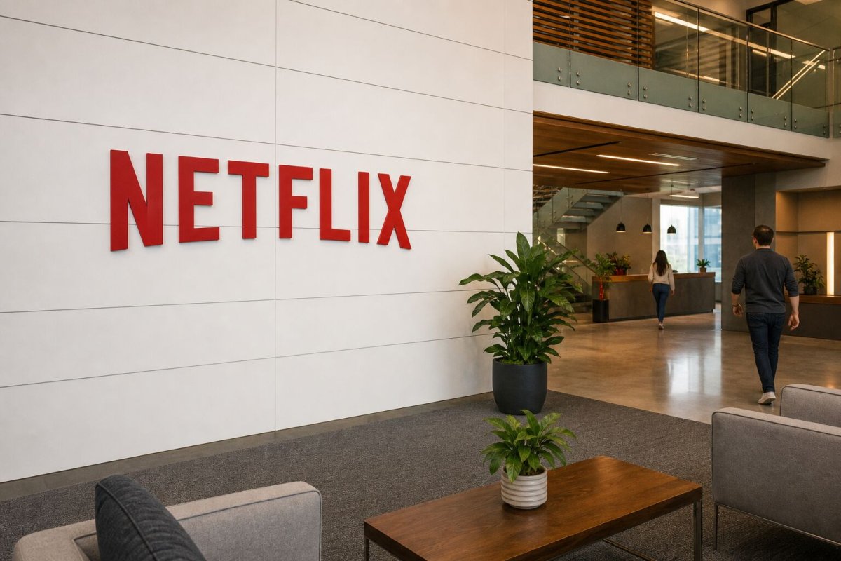 Netflix Rises on NFL Deal, Ad Revenue Miss Clouds Outlook