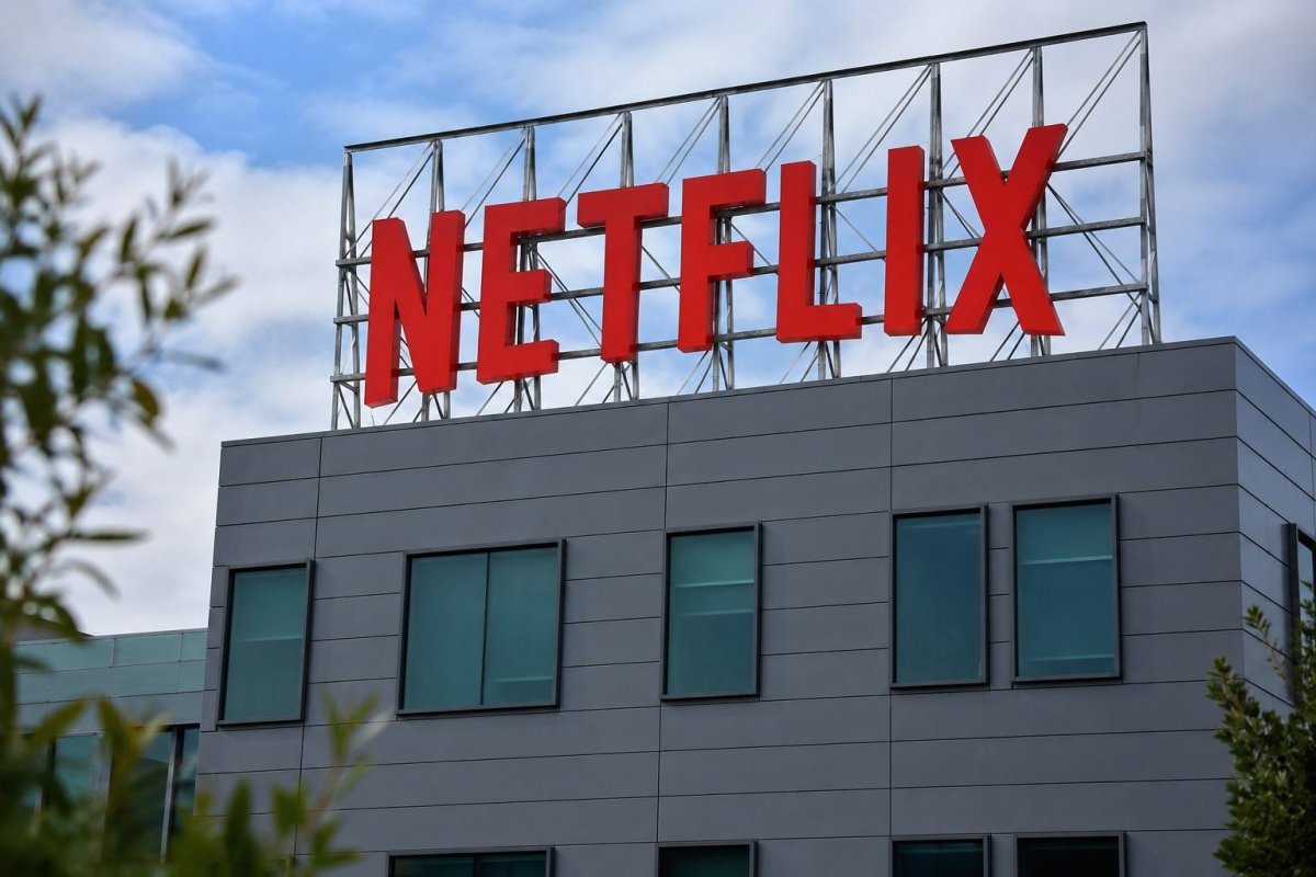 Netflix Surges 5.9% but $175B Valuation Gap Persists Ahead of Q2 Earnings