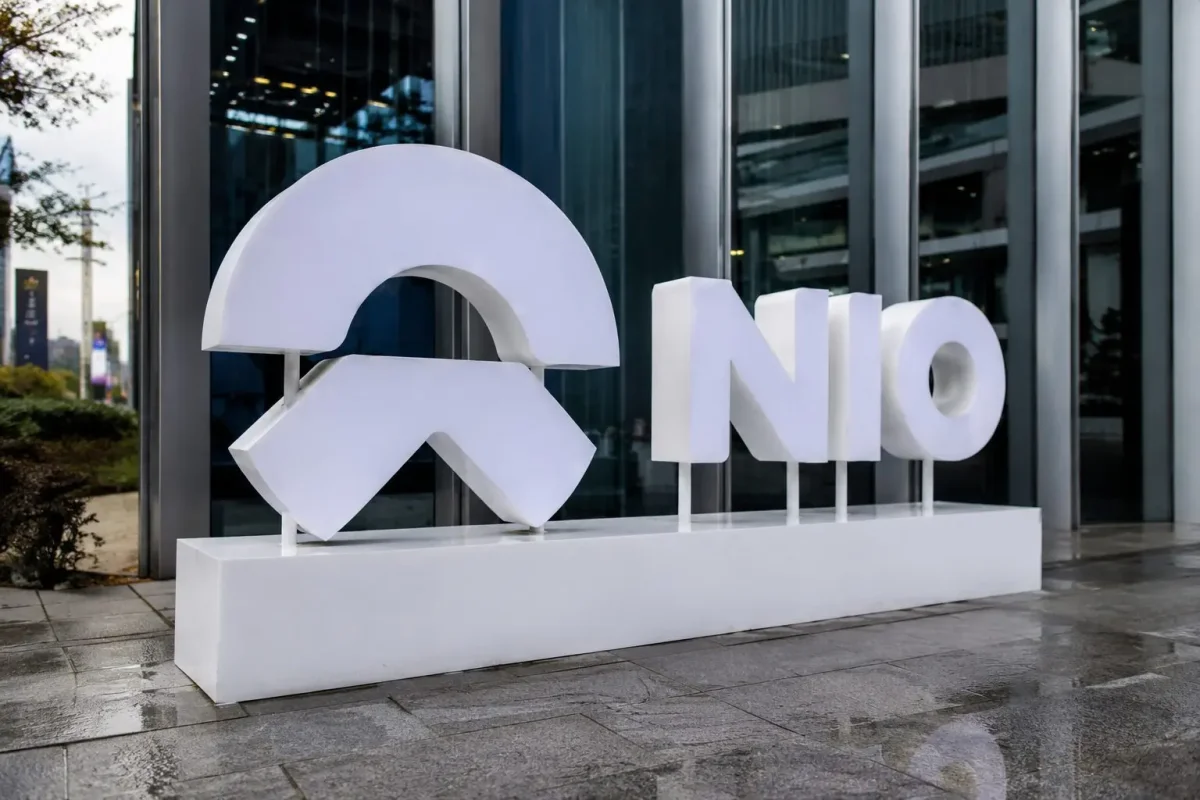 NIO Shares Surge on ES9 SUV Launch Amid China EV Market Shift