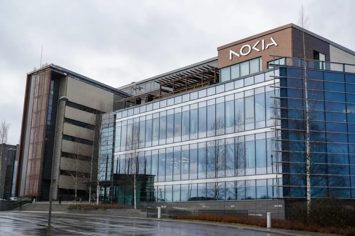Nokia Eyes EURO STOXX 50 Return, Stock Edges Up