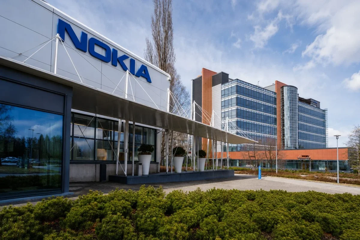 Nokia Shares Dip Despite AI Networking Lab Launch in California