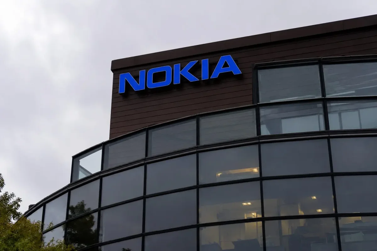 Nokia Shares Near 52-Week High After Insider Purchase Boosts AI Sentiment