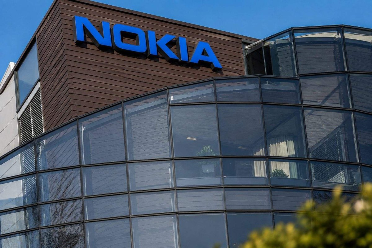 Nokia Stock Dips as AI Order Surge Sparks Cash Flow Worries