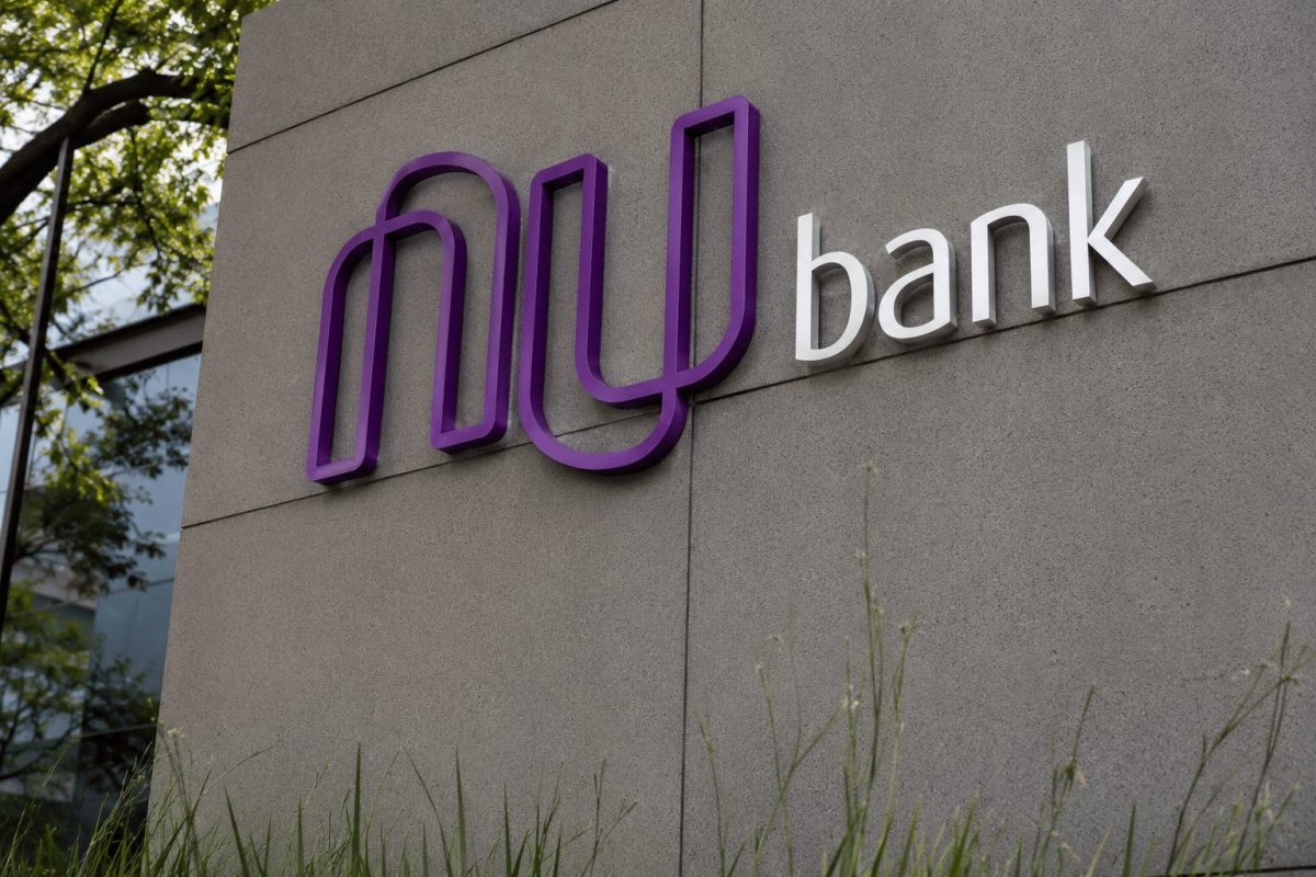 Nu Holdings $1 Billion Buyback Fails to Stem Share Decline Amid CFO Change and Credit Fears