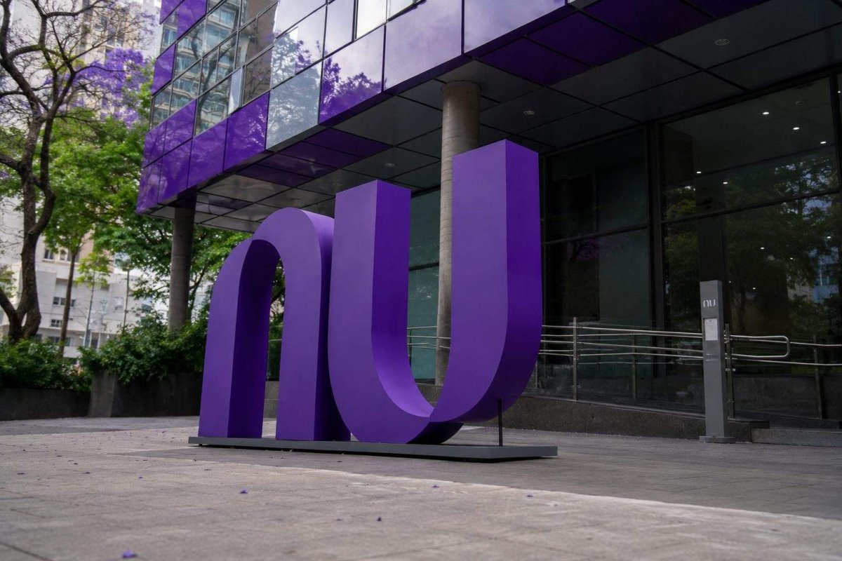 Nu Holdings Edges Higher After Nubank Error; Buyback and Earnings in Focus