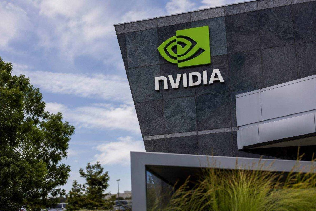 Nvidia's Stock Hovers Near Record as Investors Eye China Policy Shift and Earnings