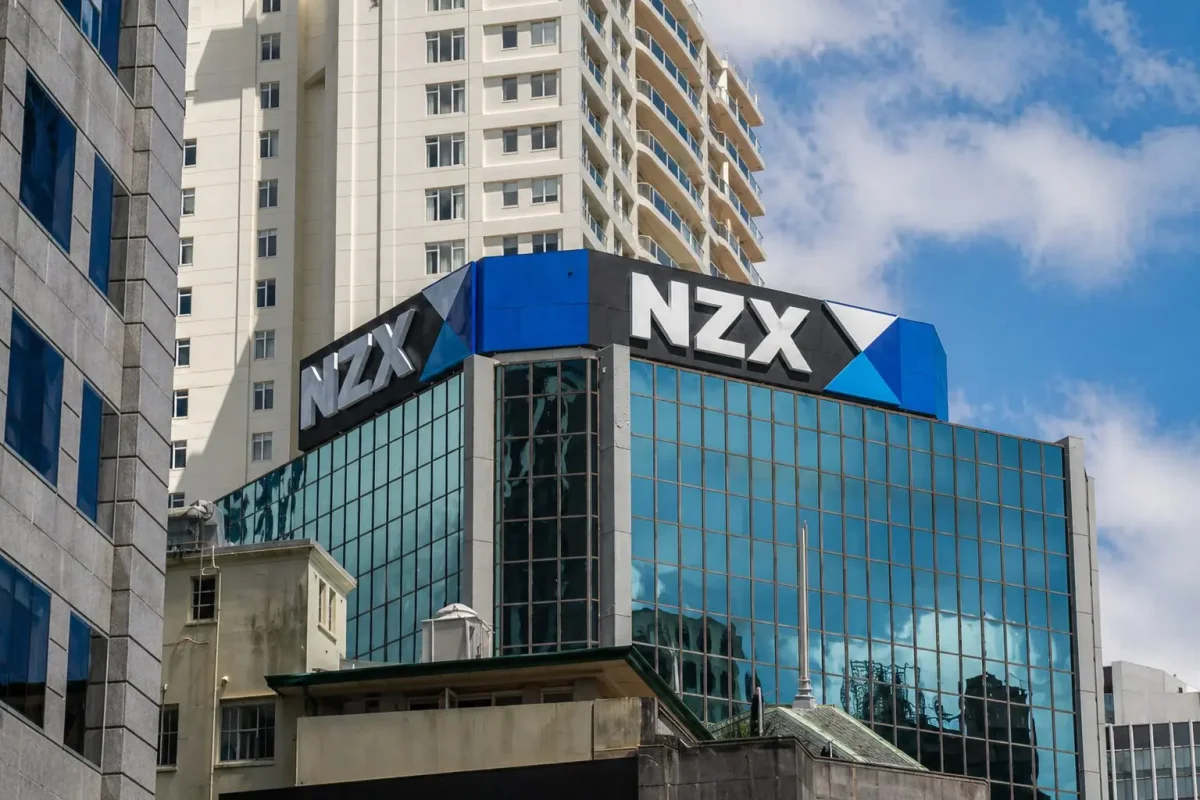 NZX 50 Edges Higher as Fisher & Paykel and Utilities Offset Travel and Dairy Weakness