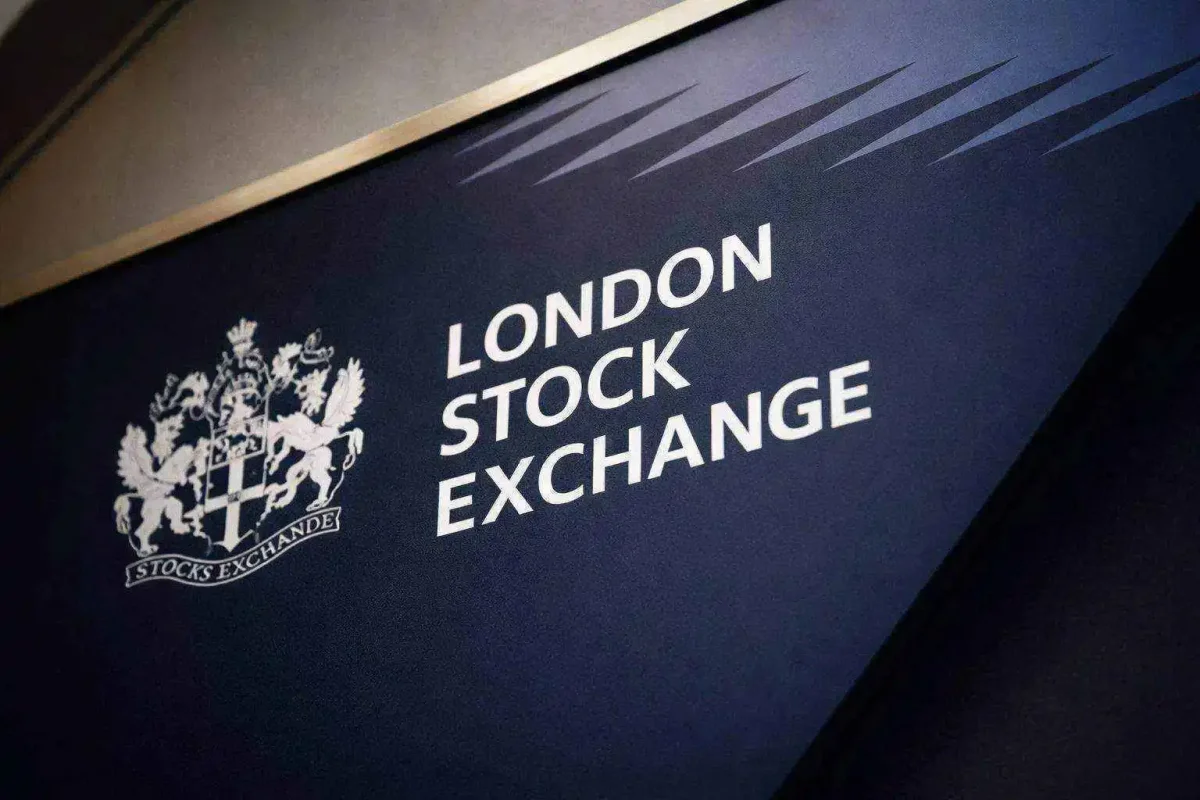 Oil Majors BP and Shell Cushion FTSE 100 Decline Amid Broader Sell-Off