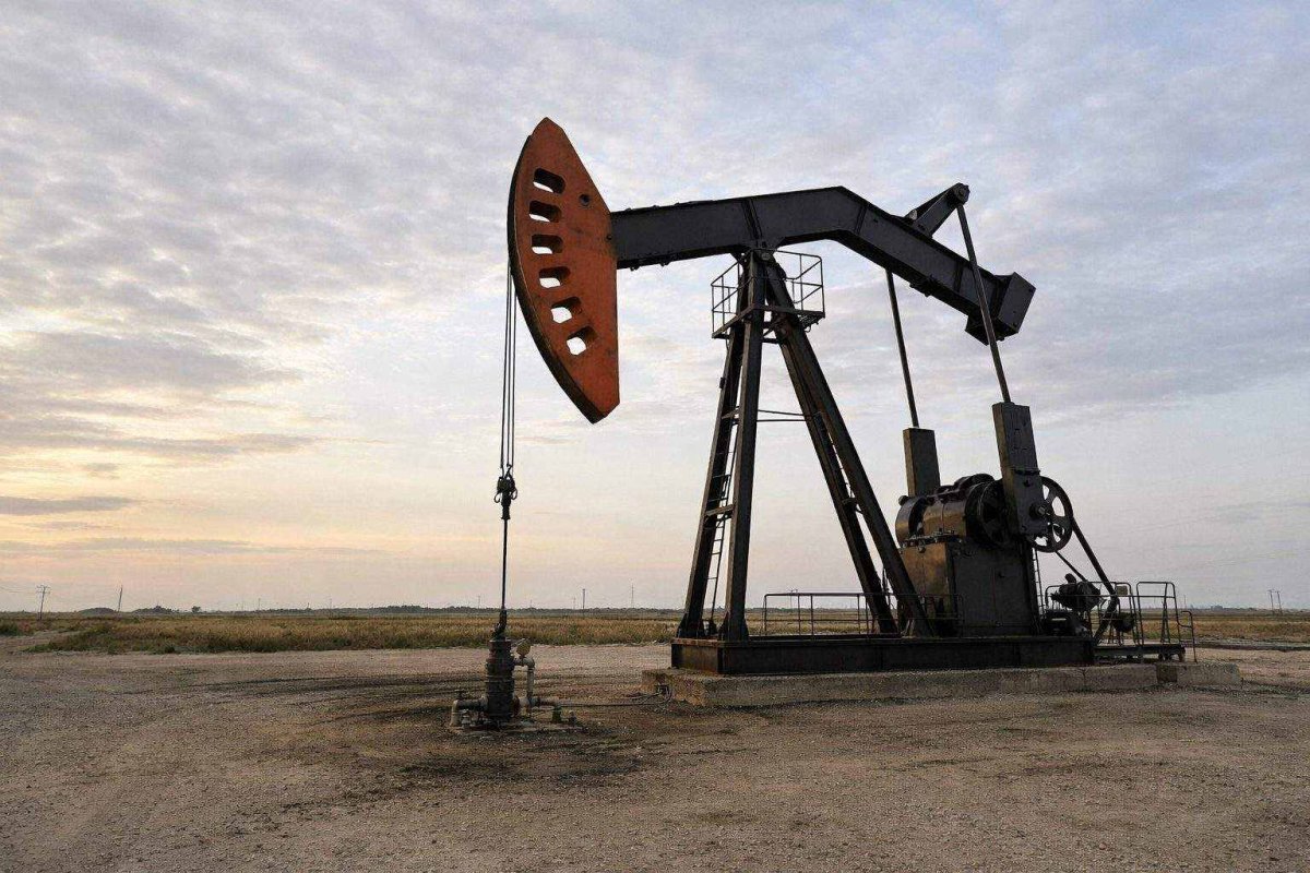 Oil Markets Brace for Supply Shifts as Venezuela Sanctions Ease, OPEC+ Mulls Output Hike