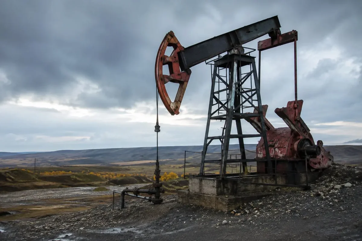 Oil Price Surge of 16% Rattles S&P 500 Amid Iran Tensions and Inflation Fears
