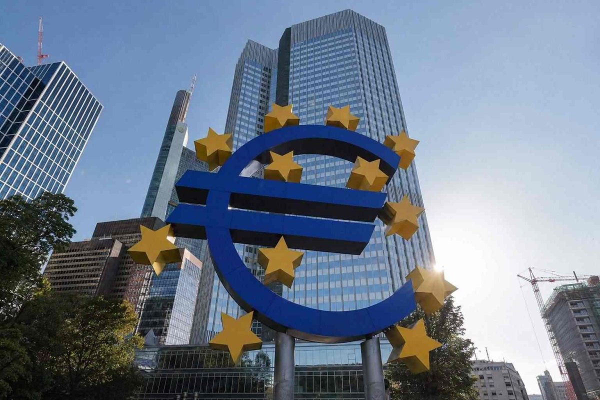 Oil Price Surge Revives ECB Rate Hike Bets, European Stocks Slide
