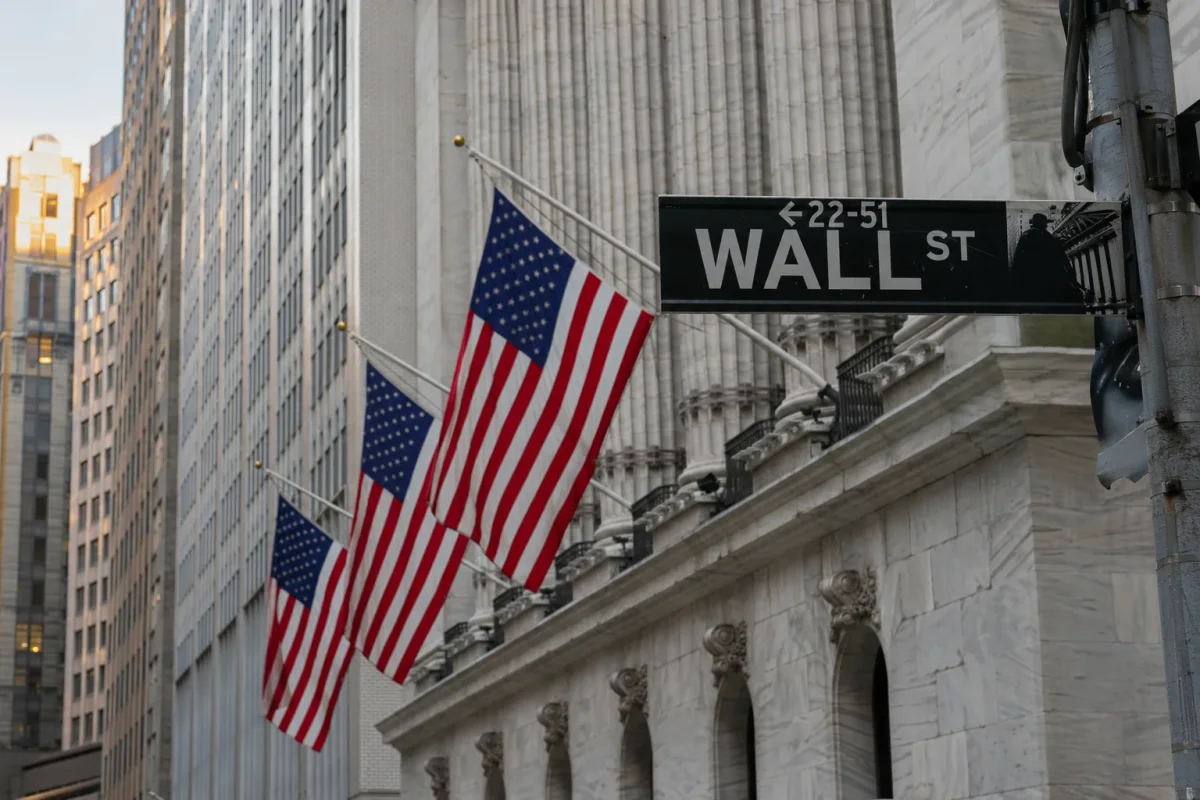 Oil Surge on Iran Tensions Drags US Futures Lower