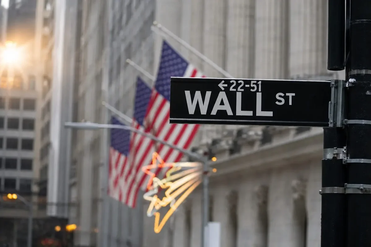 Oil Surge Sends Dow Down 557 Points; Palantir Slips After Hours