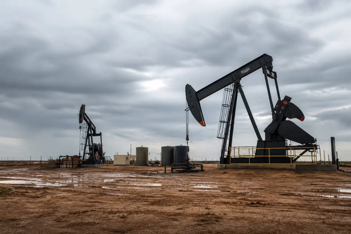 Oil Surges Past $110 on Iran Strait Tensions, Futures Swing