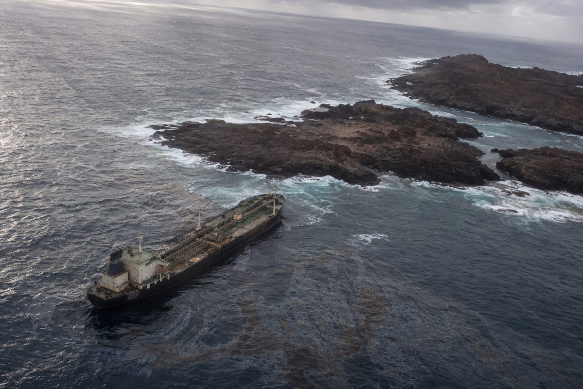 Oman Oil Spill Threatens $72M Cargo, But Markets Stay Calm