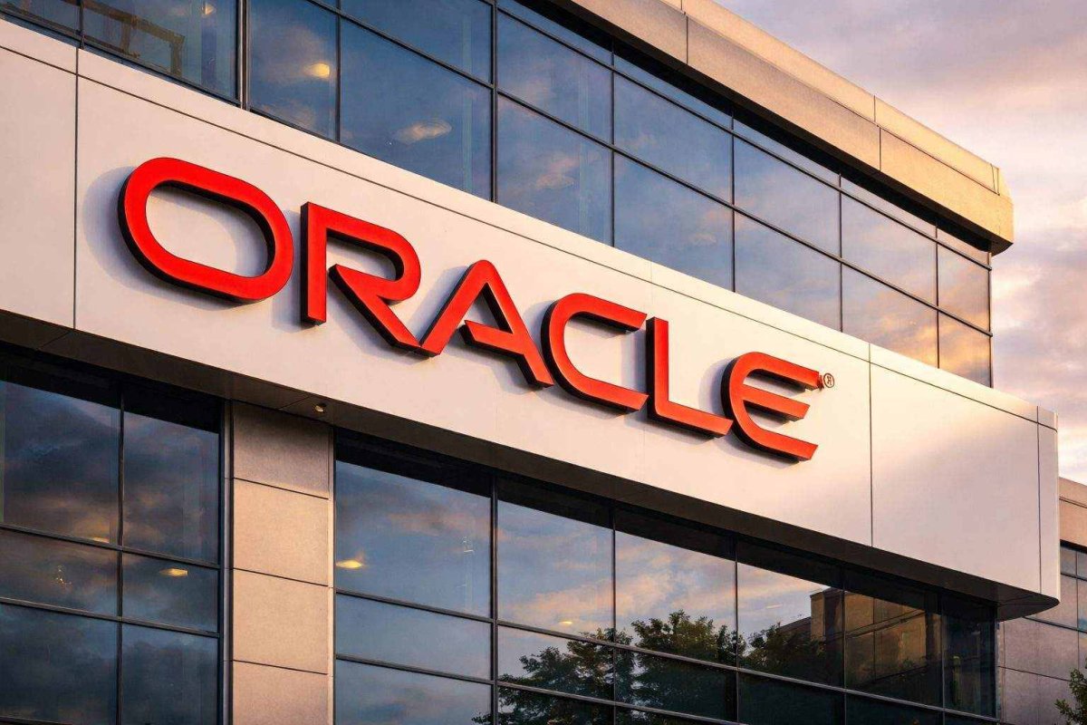 Oracle Gains Amid AI Infrastructure Funding Plan and Market Caution