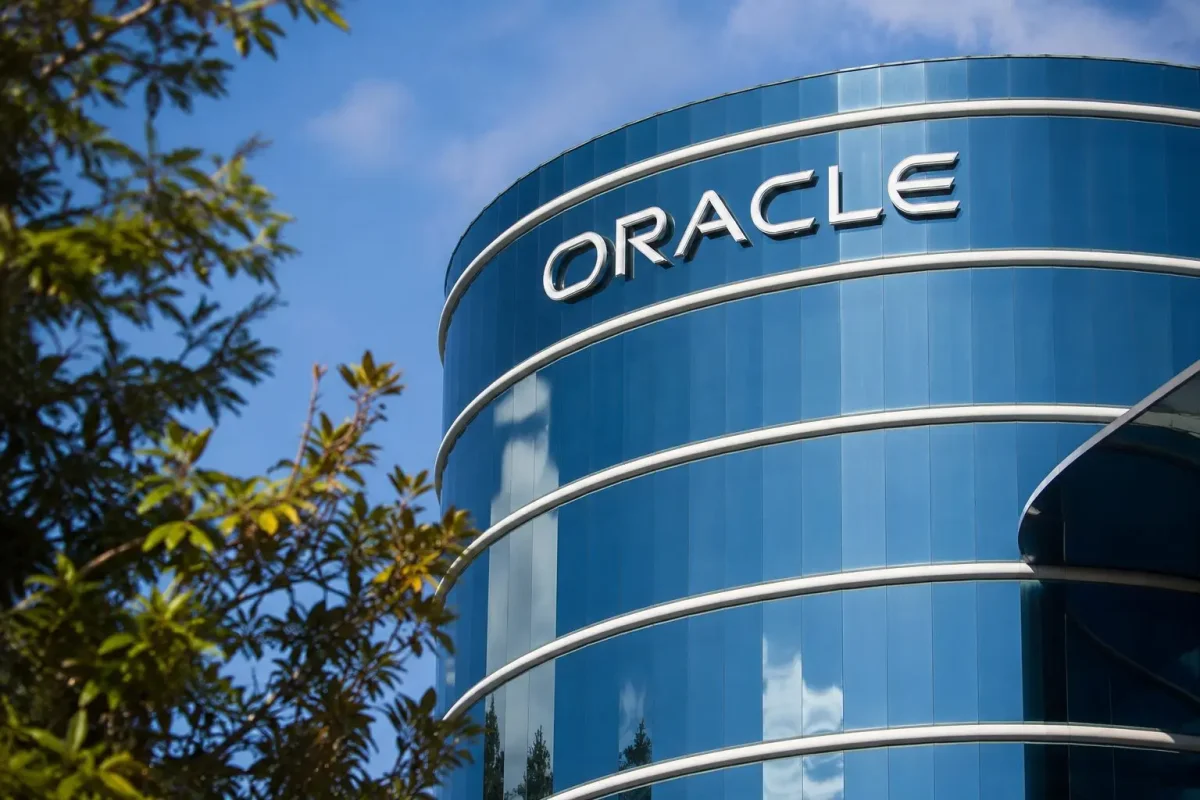 Oracle Shares Dip as AI Backlog Conversion Concerns Linger