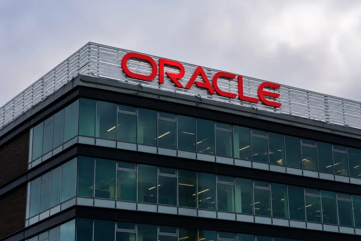 Oracle Stock Dips on $260 Billion AI Data Center Lease Plan