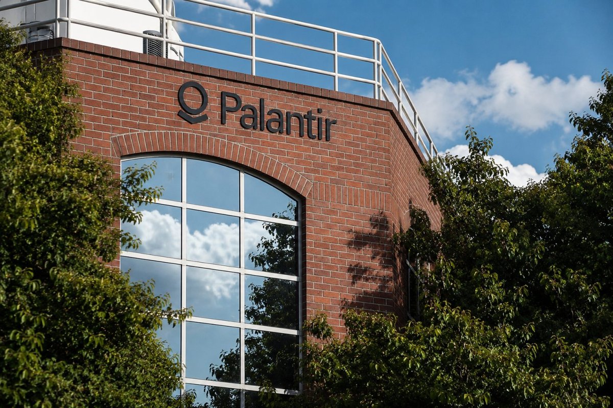 Palantir Drops 4.4% Despite Ukraine AI Expansion Meeting