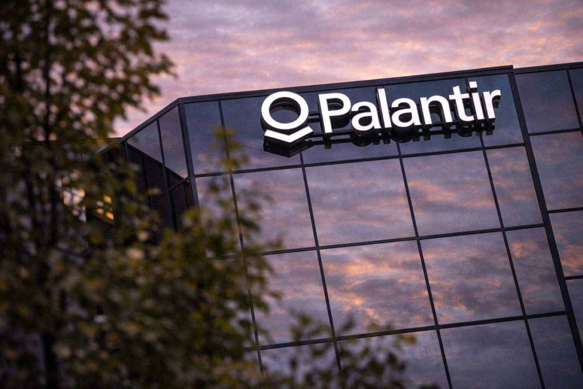 Palantir Shares Steady Amid AI Uncertainty and Key U.S. Economic Data