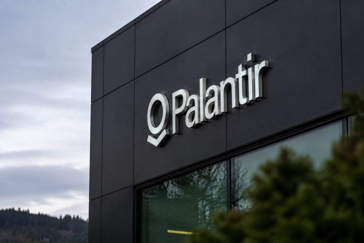Palantir Slips Despite AI Deals, Inflation Data in Focus