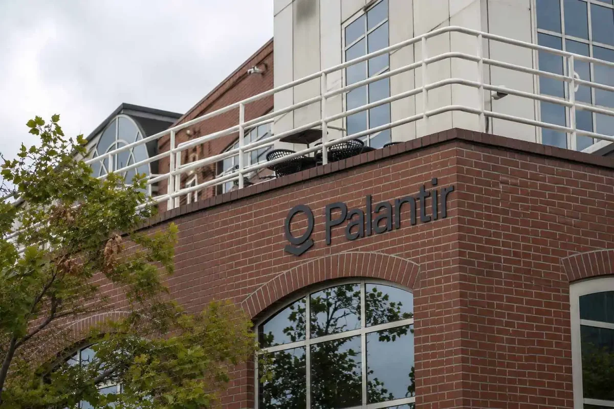 Palantir Stock Gains 1.9% as Revenue Growth Target Sets High Bar