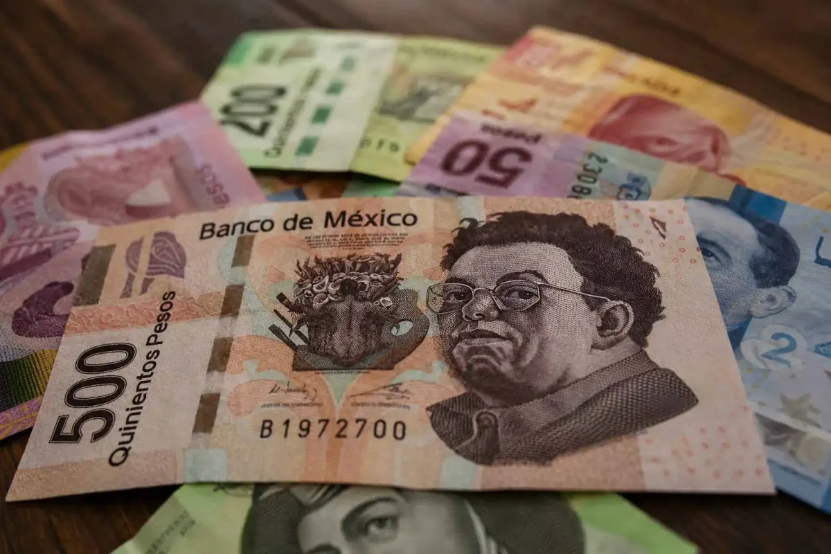 Peso's July Rally Narrows Carry Trade Advantage