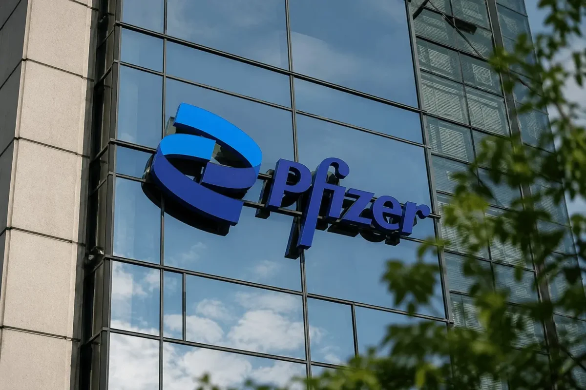 Pfizer Holds Steady at $26.21, 6.6% Yield Attracts Amid Drug Pricing and Pipeline Risks