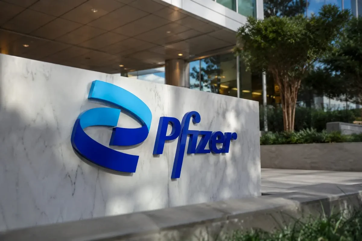 Pfizer's 7% Yield Beckons as Stock Lingers Near $24