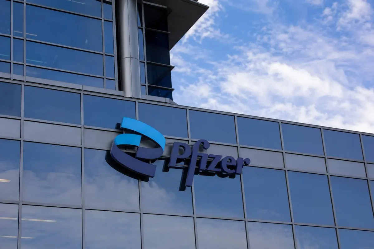 Pfizer's 7% Yield Draws Income Investors Amid Mixed Drug News