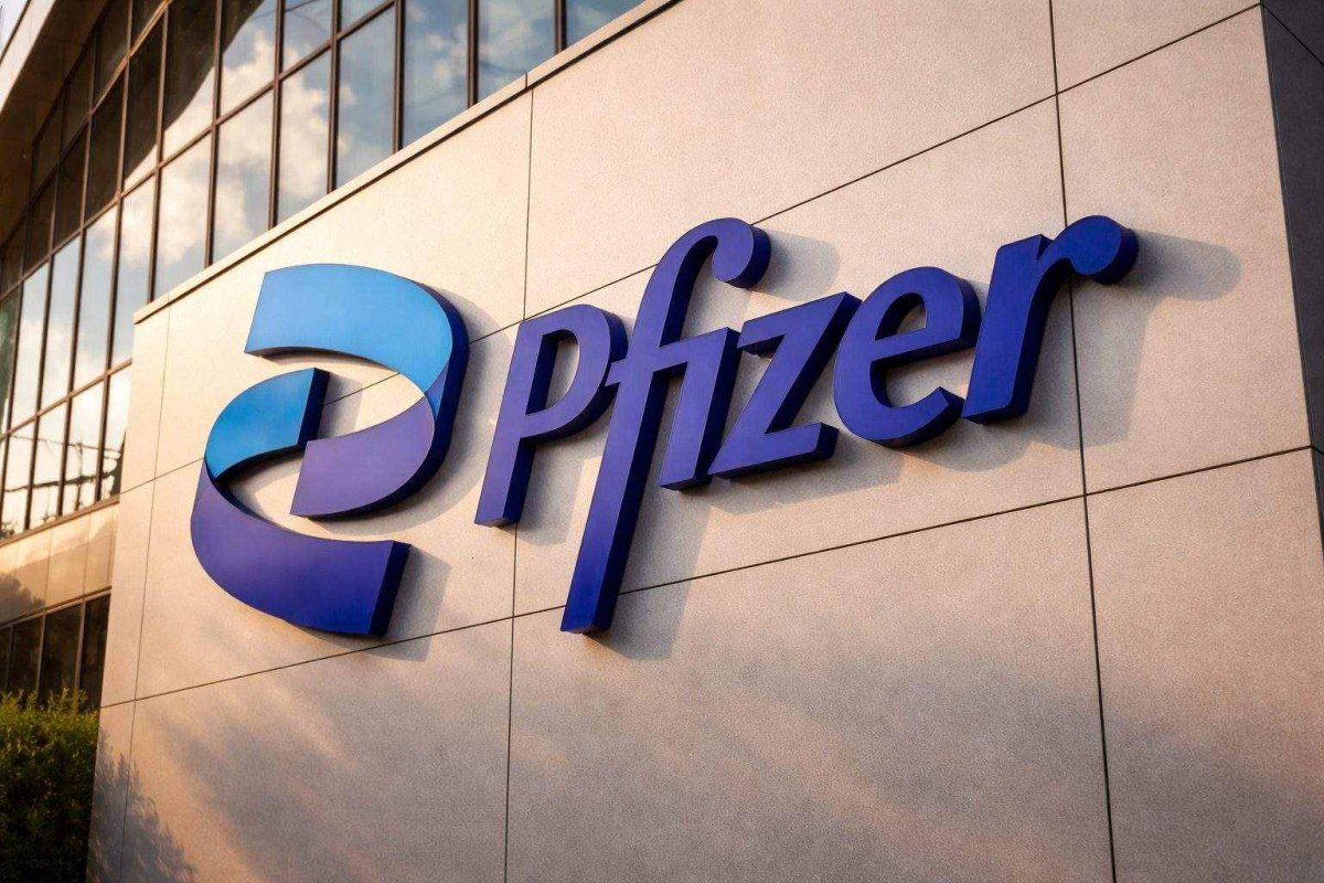 Pfizer Shares Dip Amid Market Selloff, Weight-Loss Drug Approved in China