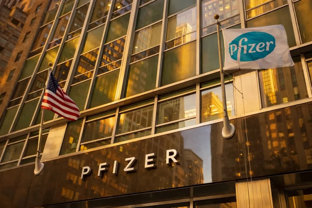 Pfizer Shares Reach New Peak Amid Divergent Views on Future Growth