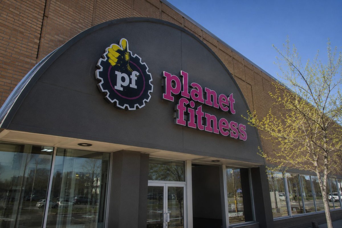 Planet Fitness Shares Dive 31% on Slashed 2026 Outlook and Membership Woes