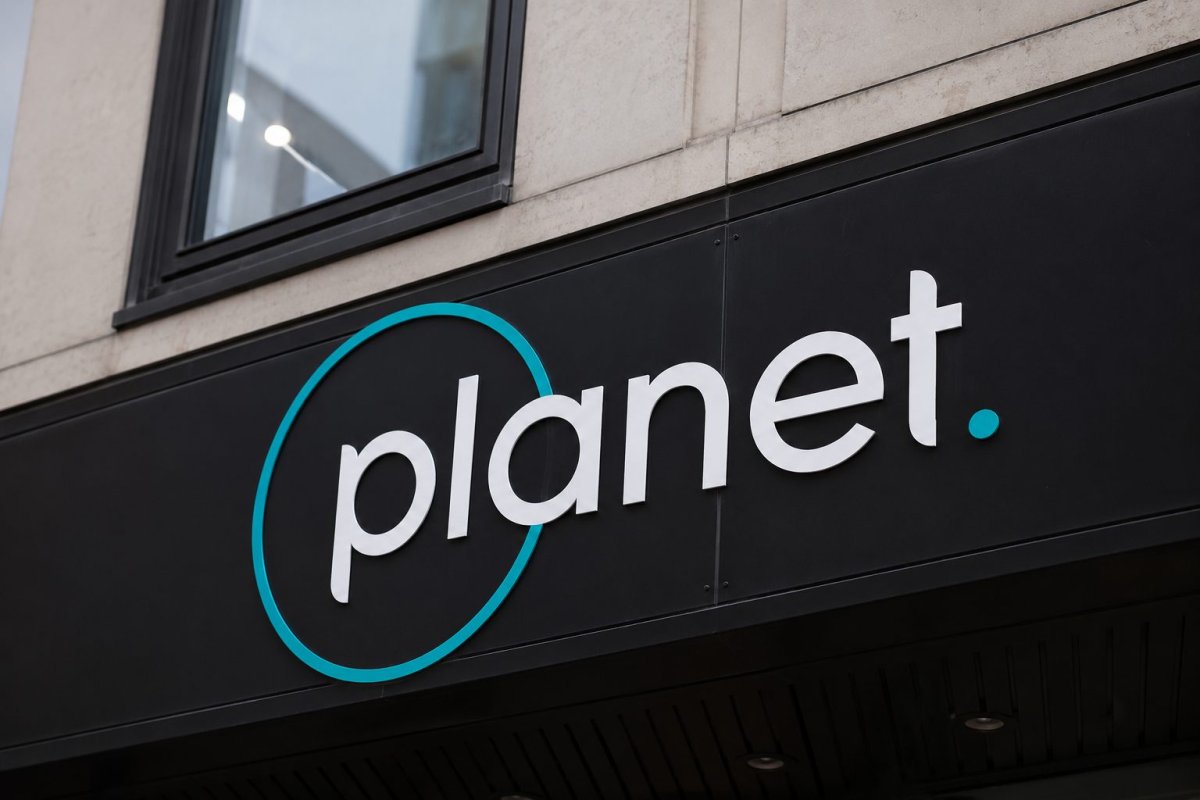 Planet Labs Shares Dip But End Week Higher on Satellite Launches and European Contract