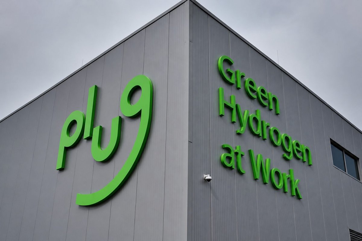 Plug Power Shares Slip Amid Cash Burn Concerns Despite Revenue Growth
