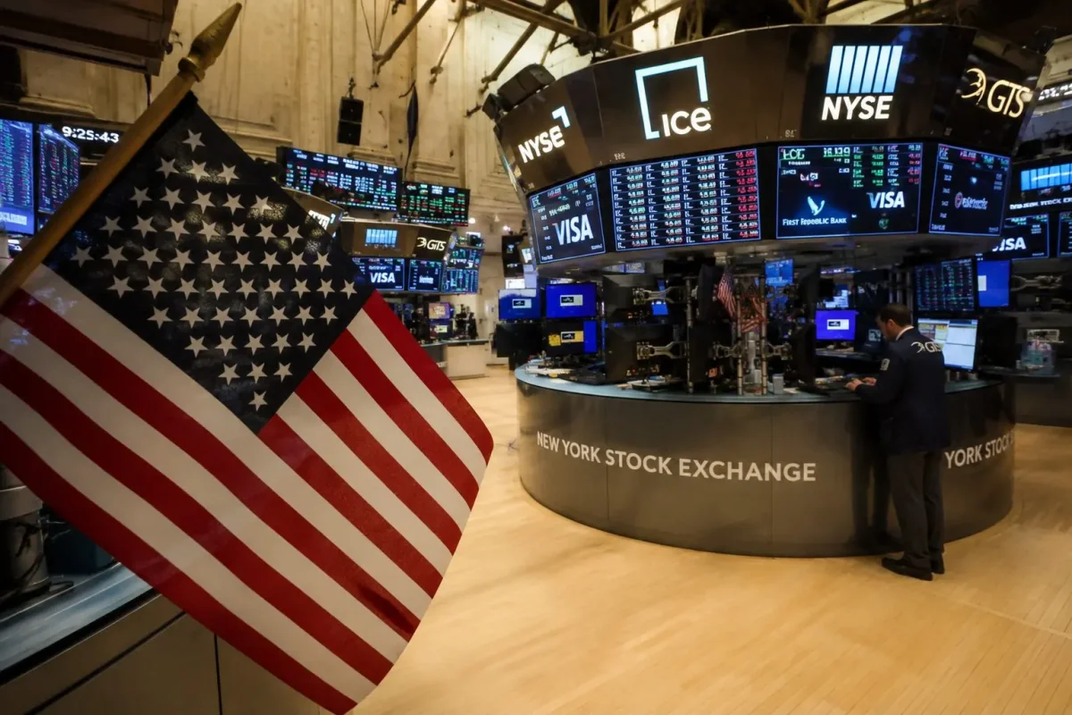 Prediction Markets Signal No Fed Rate Cuts in 2026, Pressuring Stocks