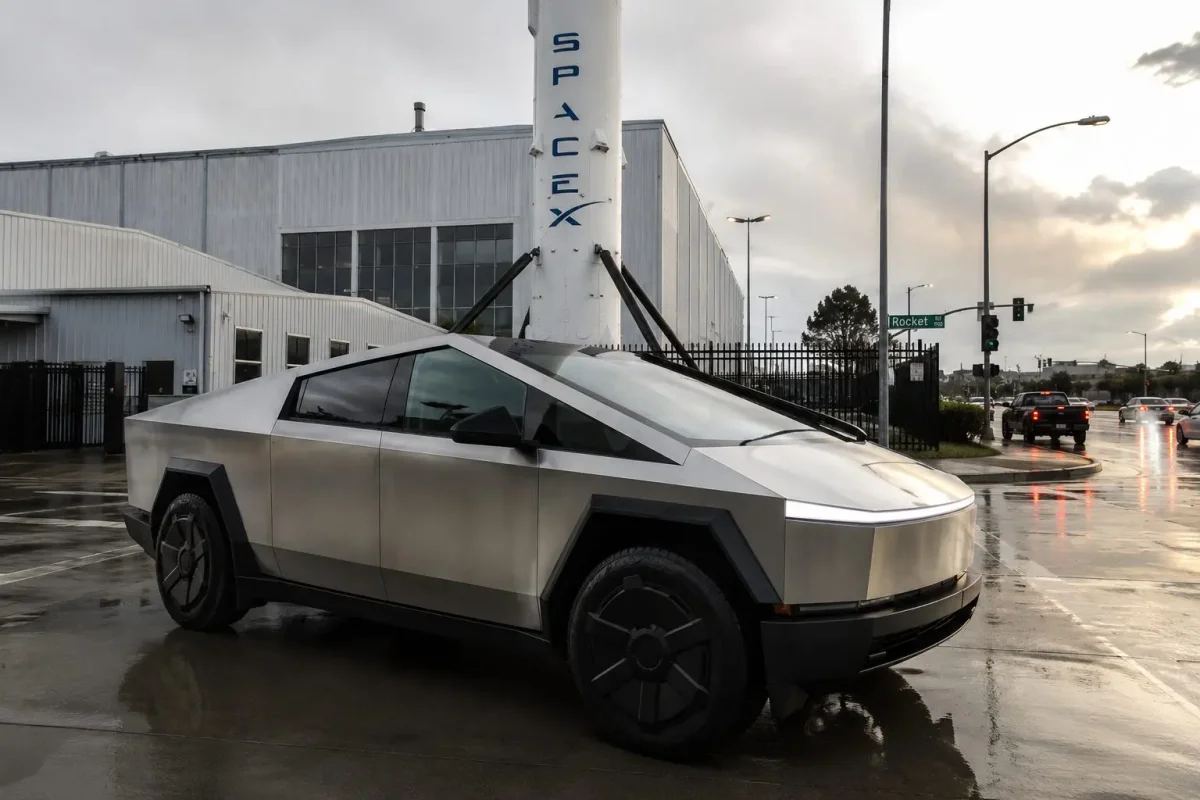 RBC Sets $500 Tesla Target on SpaceX Merger Speculation