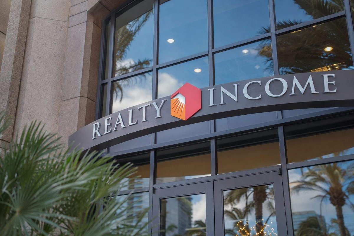 Realty Income's Private Capital Pivot Pressures Acquisition Spreads