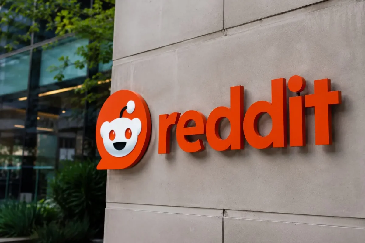 Reddit Stock Dips 5% Despite New Ad Tools and Strong Revenue Growth