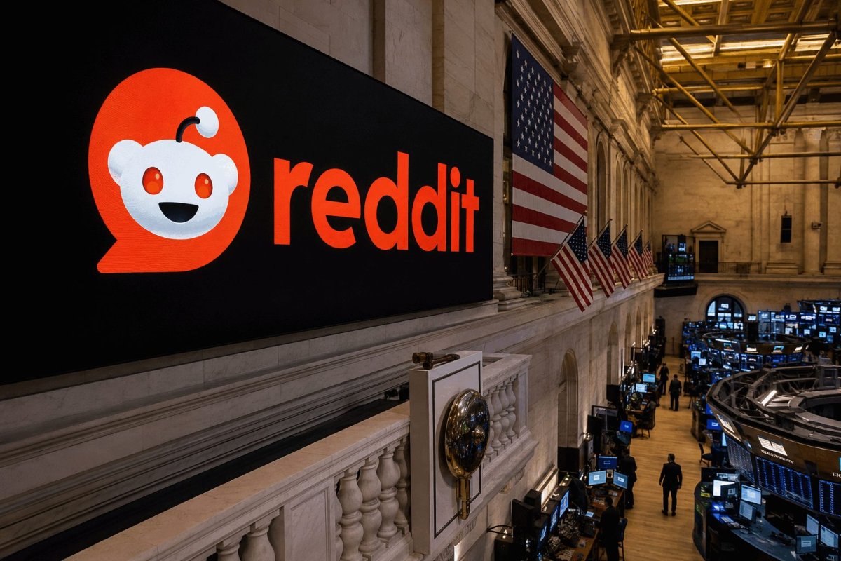 Reddit Stock Holds Near Buyback Price Amid Search Traffic Concerns