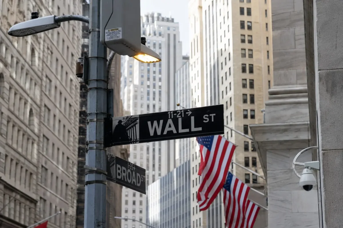 Retail Sales, Fed Stance, and Trump-Xi Trade Talks: A Triple Test for Wall Street