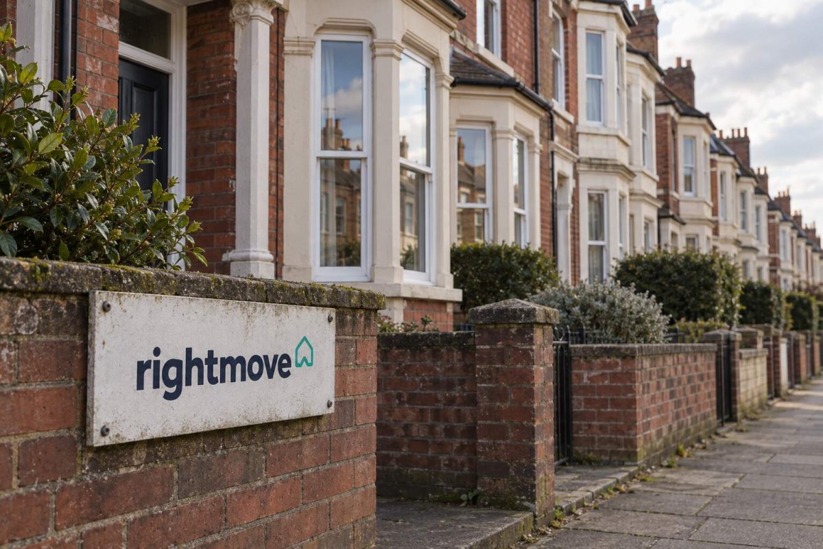 Rightmove Shares Slide 4.1% as UK Housing Data Reveals Weak Demand