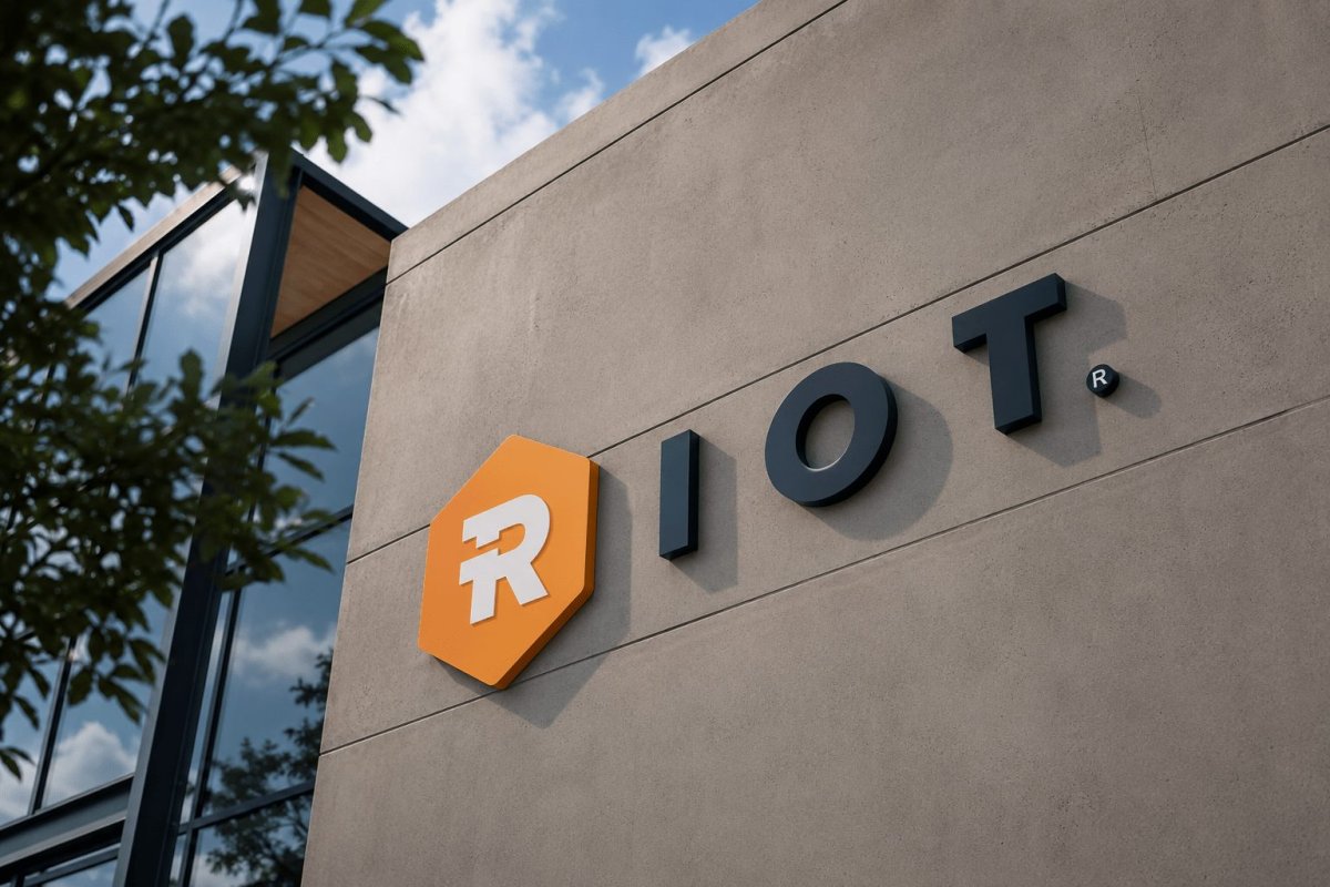 Riot Platforms' AI Pivot Challenges Bitcoin Investors