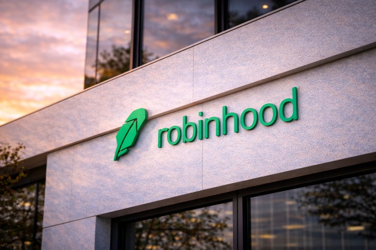 Robinhood Recovers in Premarket After Steep Drop; Investors Eye Crypto, Costs