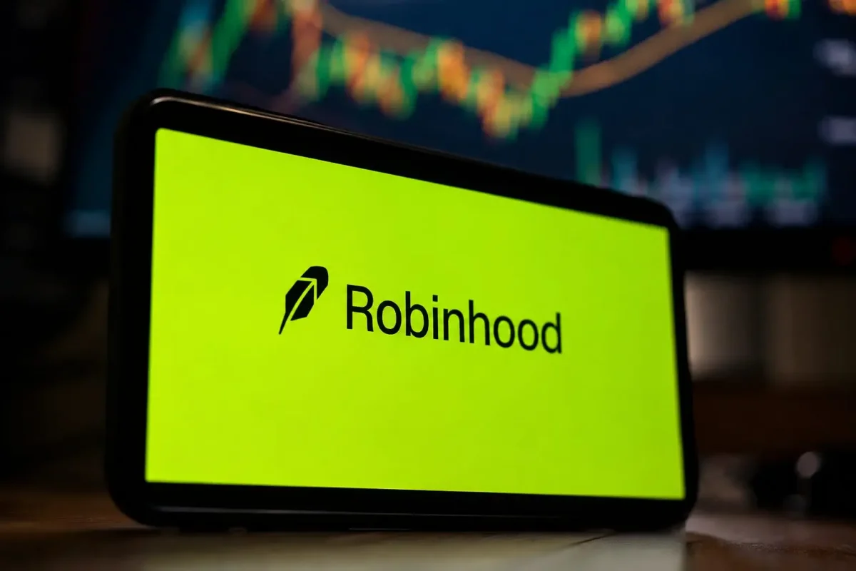 Robinhood Rises on $1.7B Revenue Forecast; SpaceX Drops Below IPO Price