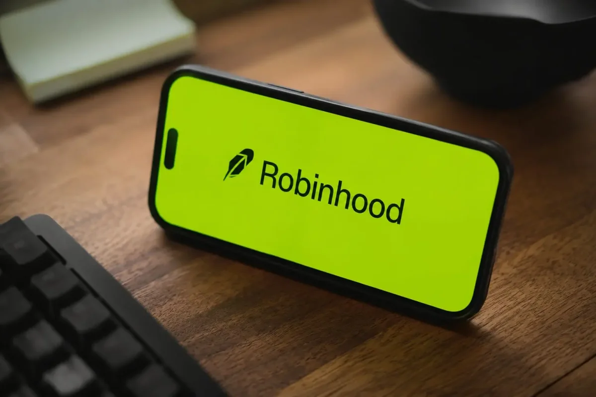 Robinhood Stock Surges on Crypto Policy, AI Trading, and Trump Accounts Launch