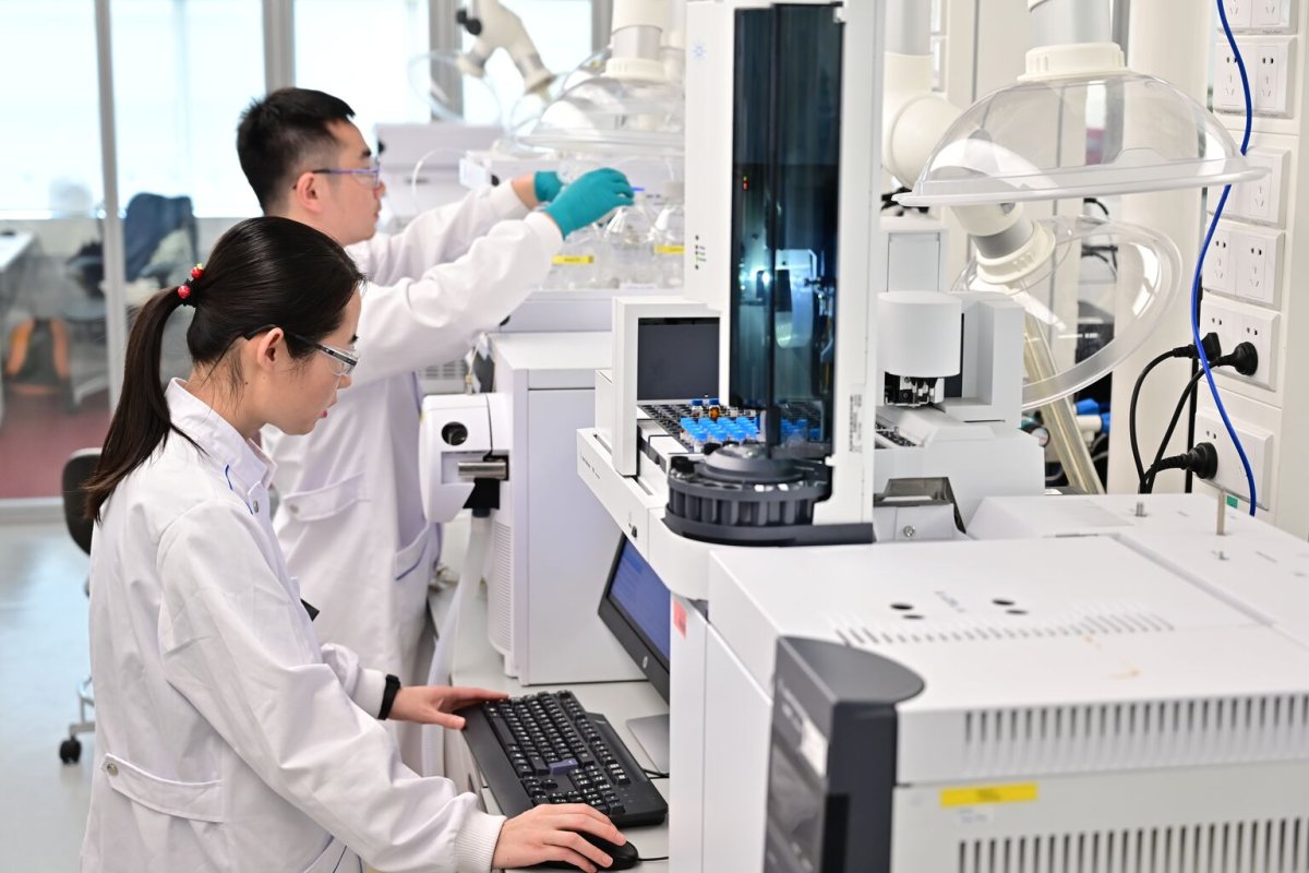Roche's Divarasib Shows Survival Edge Over KRAS Inhibitors in Lung Cancer