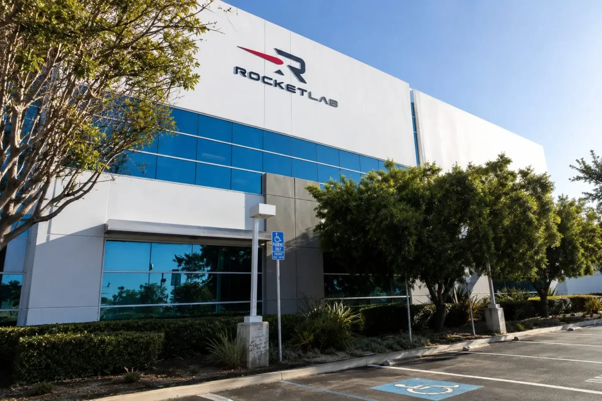Rocket Lab Stock Rides SpaceX IPO Wave, Analyst Stays Neutral