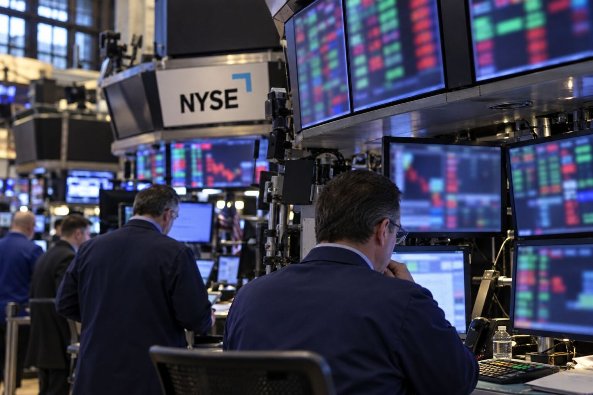 S&P 500 Dips 0.6% as Healthcare Rout Offsets Energy Gains