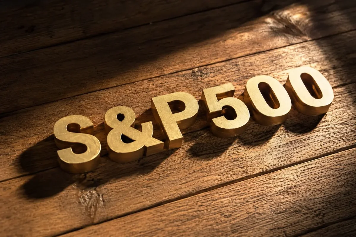S&P 500 Edges Up, Nasdaq Slips as Micron Surge Offsets Tech Weakness